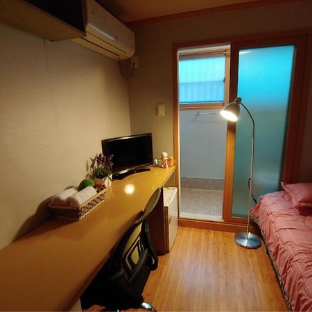 I Sleep Alone Hotel Seoul Exterior photo